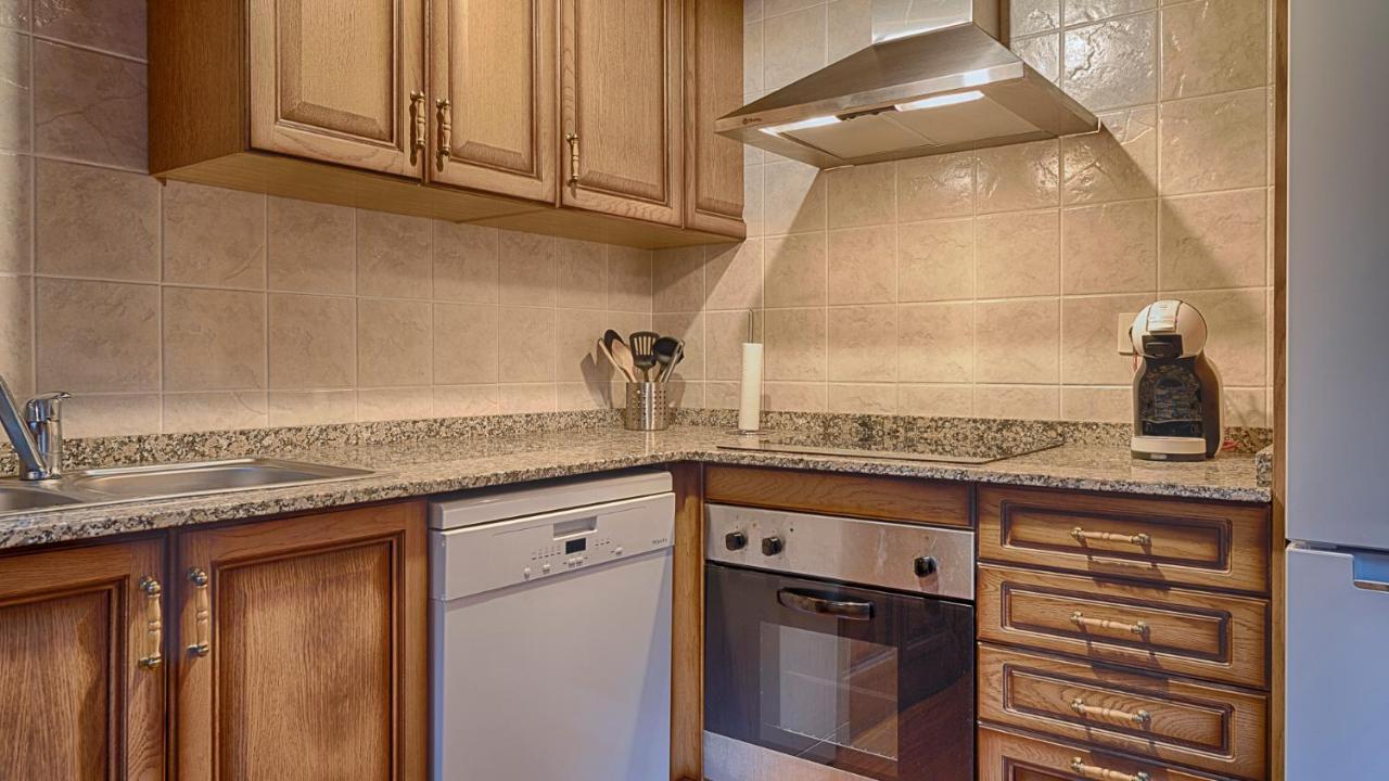 Saplan Real Estate Saubaga Apartment บอสซอสต์ ภายนอก รูปภาพ