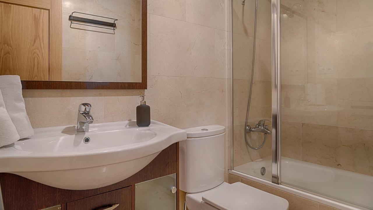 Saplan Real Estate Saubaga Apartment บอสซอสต์ ภายนอก รูปภาพ